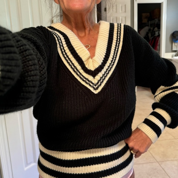 Steve Madden neck varsity sweater - Picture 2 of 3